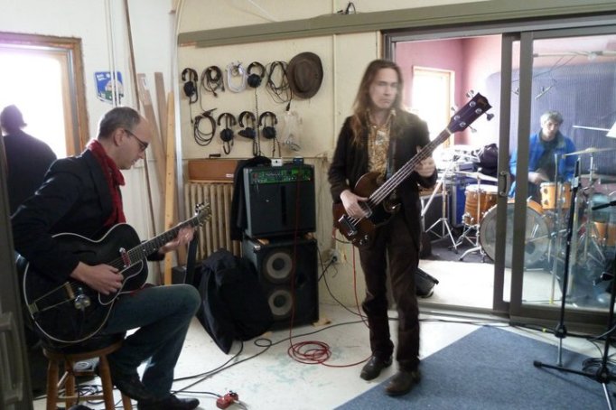 182031_194185660606431_7644215_n